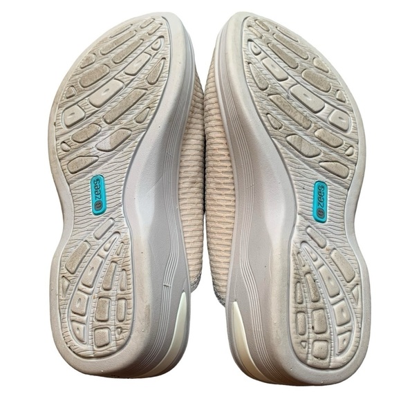 BZEES Del'Rey Ivory Beige Fabric Wedge Slingback Sandals Women's sz 8 Wide - Picture 4 of 10